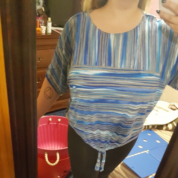 Size 3X top. - Picture 4 of 4